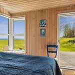 Well-maintained With Sea View Close To Ebeltoft
