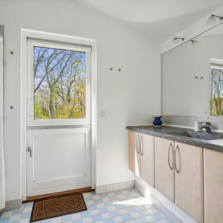 Well-maintained With Sea View Close To Ebeltoft