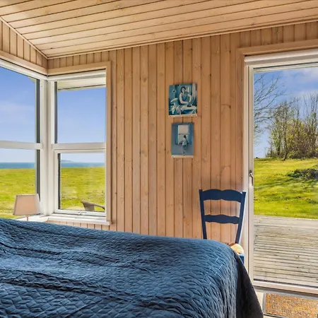 Well-maintained With Sea View Close To Ebeltoft