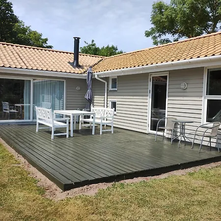 Well-maintained With Sea View Close To Сasa de vacaciones